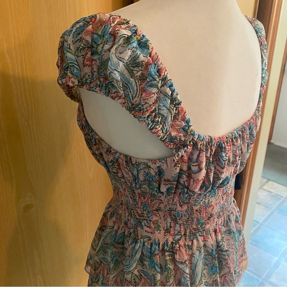 Urban Outfitters • Chiffon Cropped Capsleeve Blouse in Floral Print - Picture 8 of 12